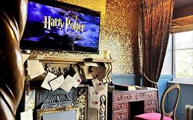 Wizards Retreat - 8 Mins To Warner Bros Studio!